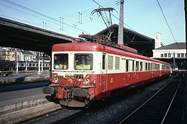 La Z 7119 en gare de Lyon-Perrache en livrée rouge et crème sans moustache.