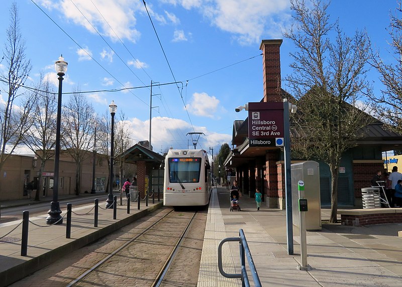 File:MAX train at Hillsboro Central station, February 2018.JPG