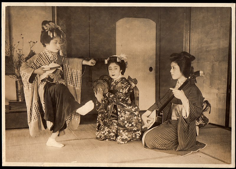 File:Maiko of Taisho era.jpg