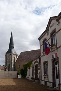 Mairie et église Saint-Séverin, Fontenay-sur-Eure, Eure-et-Loir (France).JPG