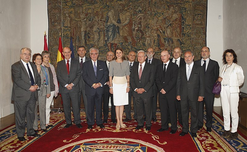 File:María Dolores Cospedal recibe al Pleno del Tribunal Constitucional (9014693693).jpg