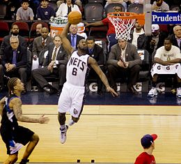 Mario West Nets contre T-Wolves.jpg