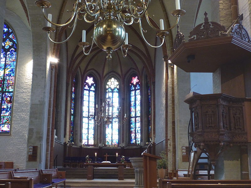 File:Martinikirche Altar Kanzel.jpg