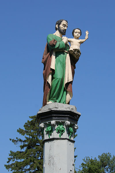 File:Mechowo - Statue 02.jpg