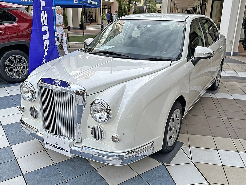 File:Mitsuoka Ryugi 15EX SEDAN (3BA-NZE161) front.jpg