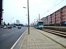 Tram moderno a Dalian.JPG