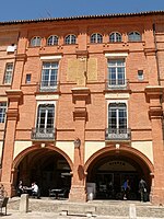 Montauban - Place Nationale - numero 10.JPG