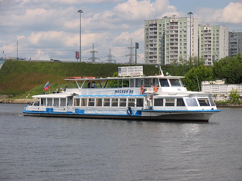 File:Moskva-89 on Khimki Reservoir 25-jun-2012 03.JPG