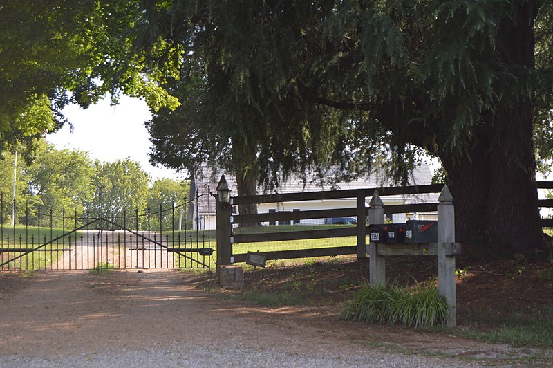 File:Mount Bernard gate and building.jpg