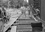 Miniatuur voor Bestand:Nieuwbouw vleugel hoofdkantoor Arnhem Beton storten, Bestanddeelnr 192-0933.jpg