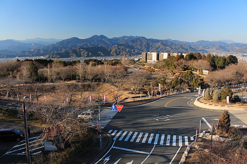 File:Nippondaira Hotel and Akaishi Mountains.JPG