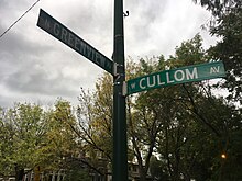 Nonstandard lettering on Cullom Ave sign (38090277832).jpg