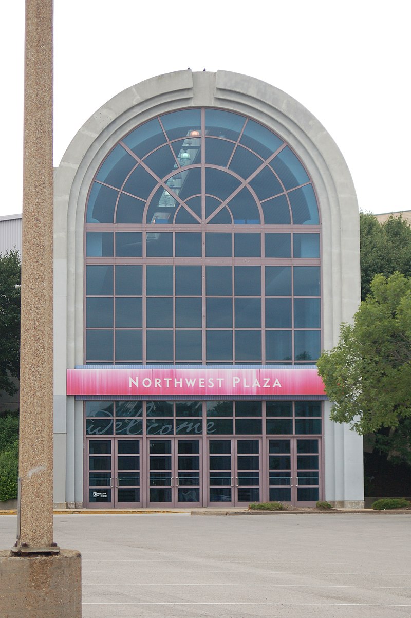 Inside St. Louis Centre (1988) : r/StLouis