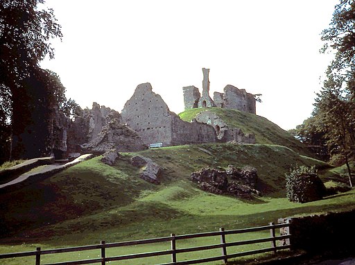 Okehampton Castle - geograph.org.uk - 2745119