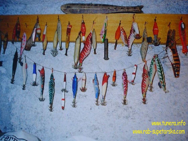 File:Old tool for calamary (squid) - RabTunera - panoramio.jpg