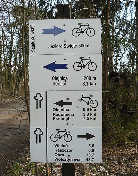 File:Olejnica, cycling trails.JPG