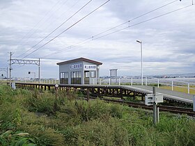 Bir tren istasyonunun renkli fotoğrafı