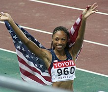 Allyson Felix festeggia il titolo conquistato nei 200 m ai Mondiali di Osaka 2007