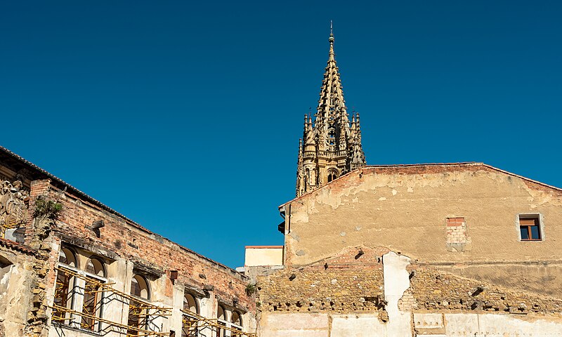 File:Oviedo Catedral de San Salvador (53224024370).jpg