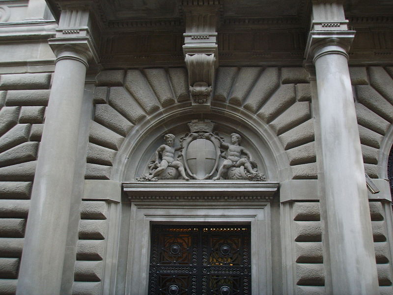 File:Palazzo della banca d'italia (firenze) lunetta con stemma savoia 02.JPG