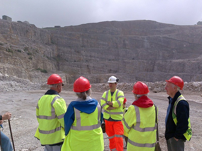 File:Pant Quarry, Halkyn - geograph.org.uk - 2497617.jpg