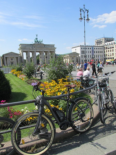 File:Pariser Platz Berlin - panoramio.jpg