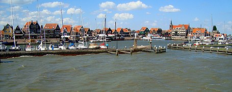 Vue générale sur le port.