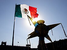 Piñata en el Zócalo de la Ciudad de México.jpg