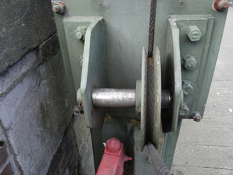 File:Piet Heynsbrug - Delfshaven - Rotterdam - Pulley lower part.jpg