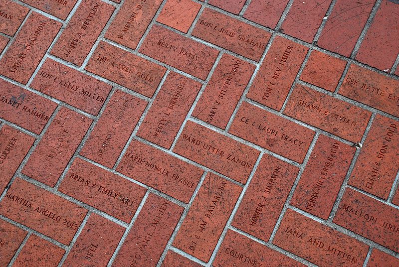 File:Pioneer Courthouse Sq - imprinted bricks, upper level.jpg