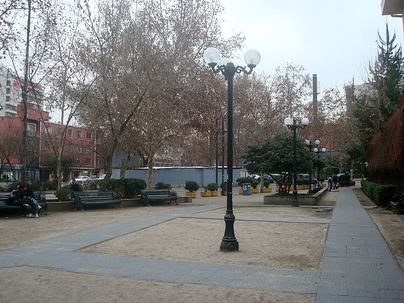 File:Plaza Ignacio Carrera Pinto.jpg