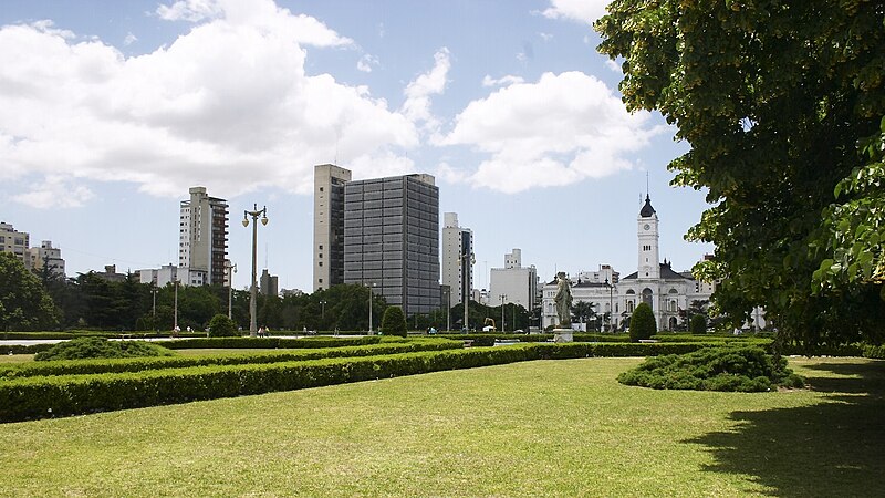 File:Plaza Moreno-La Plata-1.jpg