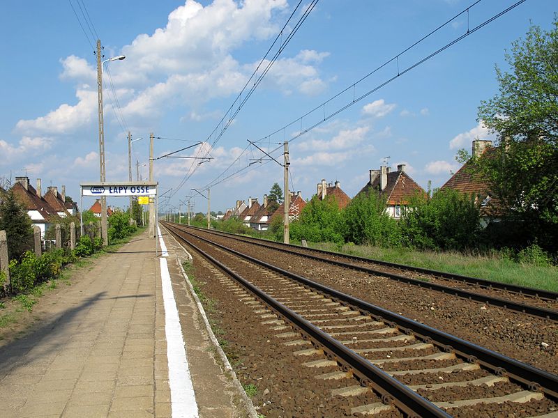 File:Podlaskie - Łapy - Łapy Osse - Przystanek PKP 20120505 02.JPG