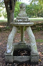 Studnia (prezbiterium) - Questembert.jpg