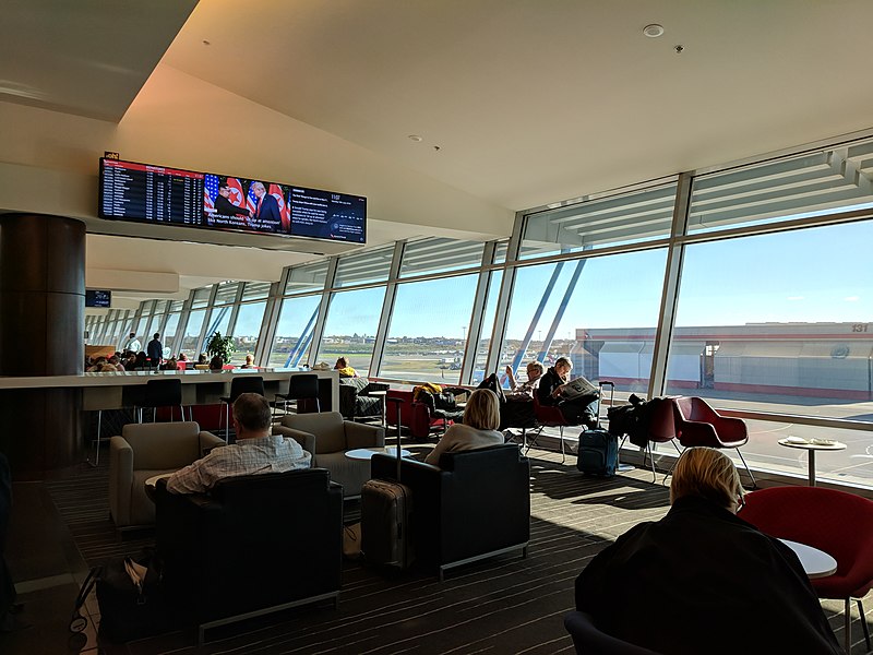 File:Qantas Club at Sydney Airport domestic terminal June 2018.jpg