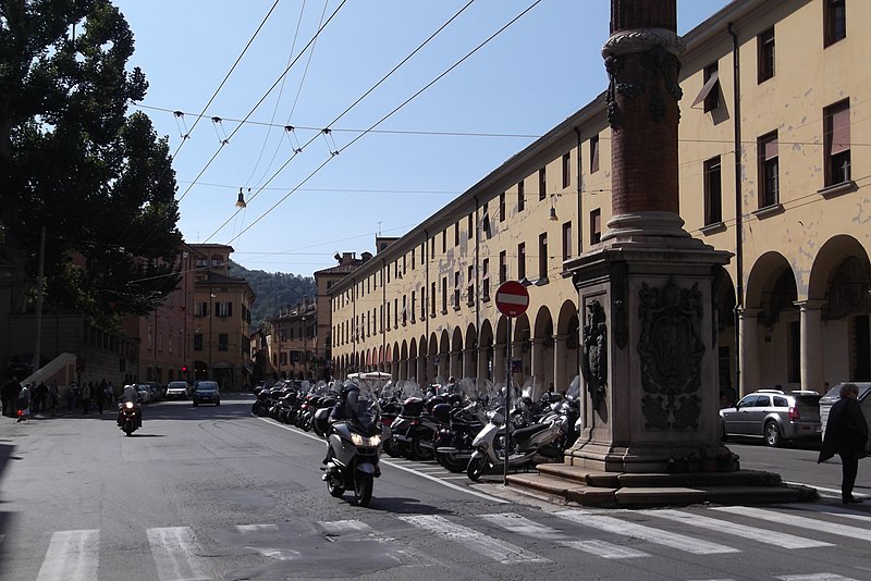 File:Quartiere Saragozza, Bologna, Italy - panoramio (9).jpg