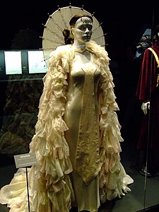 Vestido de desfile da Rainha Amidala.jpg