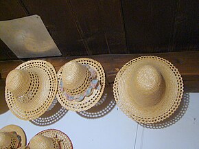 RO HR Muzeul pălăriilor de paie din Crișeni (14).jpg