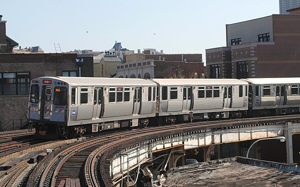 A Red Line train of 5000-series cars departing the Sheridan station