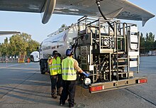Rifornimento di un Airbus A320 con biocarburante