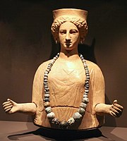 Representació guarnida de la deessa Tànit.JPG