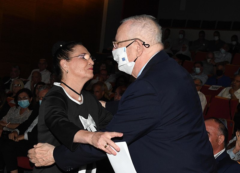 File:Reuven Rivlin in a farewell meeting with the bereaved families, May 2021 (GPOMN1 9974).jpg