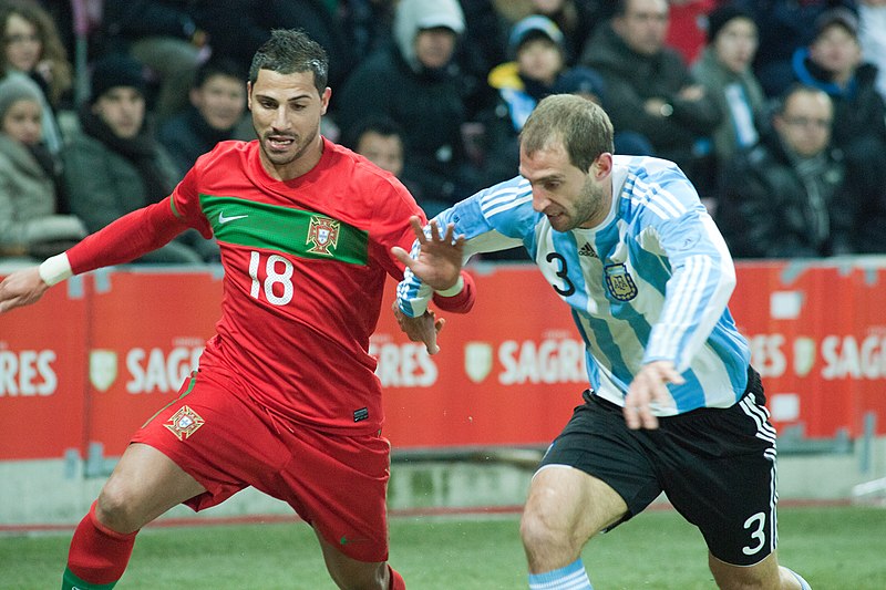 File:Ricardo Quaresma (L), Pablo Zabaleta (R) – Portugal vs. Argentina, 9th February 2011.jpg