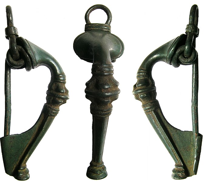 File:Roman trumpet brooch (FindID 623650) (cropped).jpg