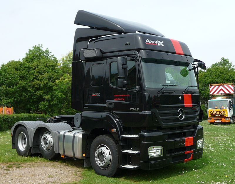 Mercedes-Benz Axor camion 800px-Rossetts_Commercials_Mercedes-Benz_Axor_cab