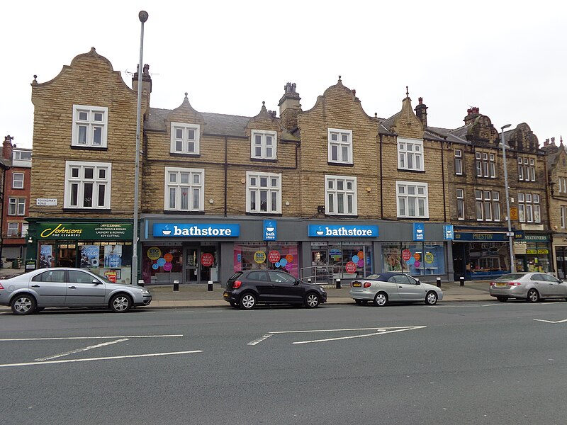 File:Roundhay Road, Oakwood, Leeds (12th April 2014) 006.JPG