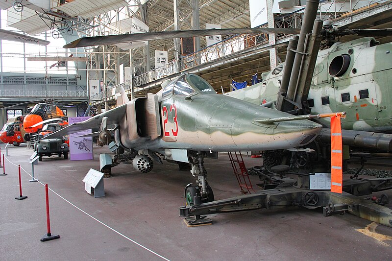 File:Royal Military Museum, Brussels - Mikoyan-Gurevich MiG-23 Flogger (11448956694).jpg