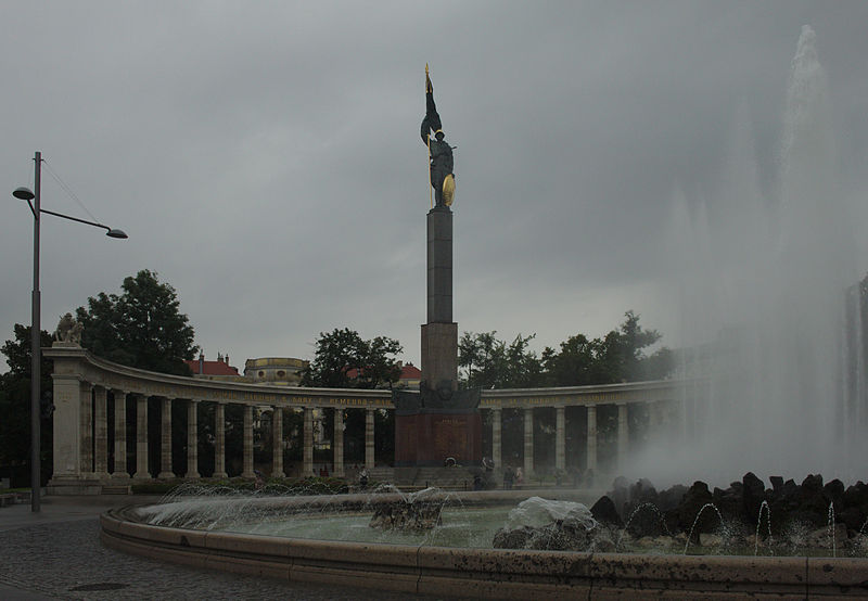 File:Russendenkmal, Befreiungsdenkmal, Heldendenkmal der Roten Armee (128304) IMG 6849.jpg