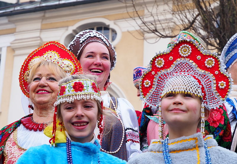 Պատկեր:Russian folklor for Maslenitsa celebration.jpg