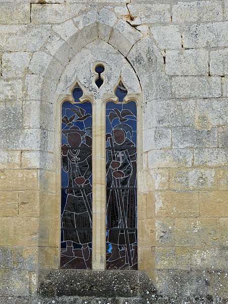 File:Saint-Léon-sur-Vézère cimetière chapelle baie (1).jpg